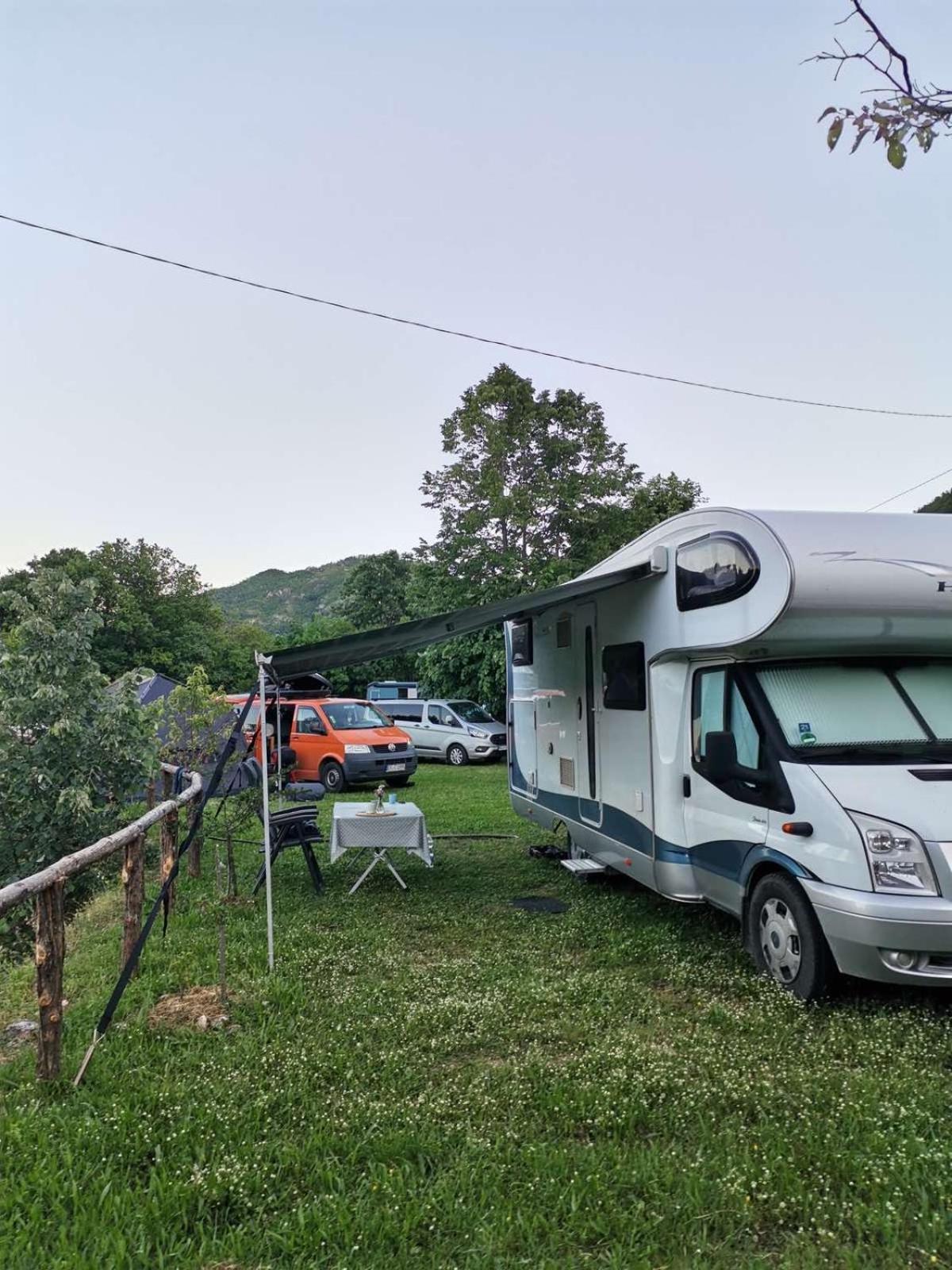 Camp Oaza,Lipa Hotel Cetinje Exterior foto