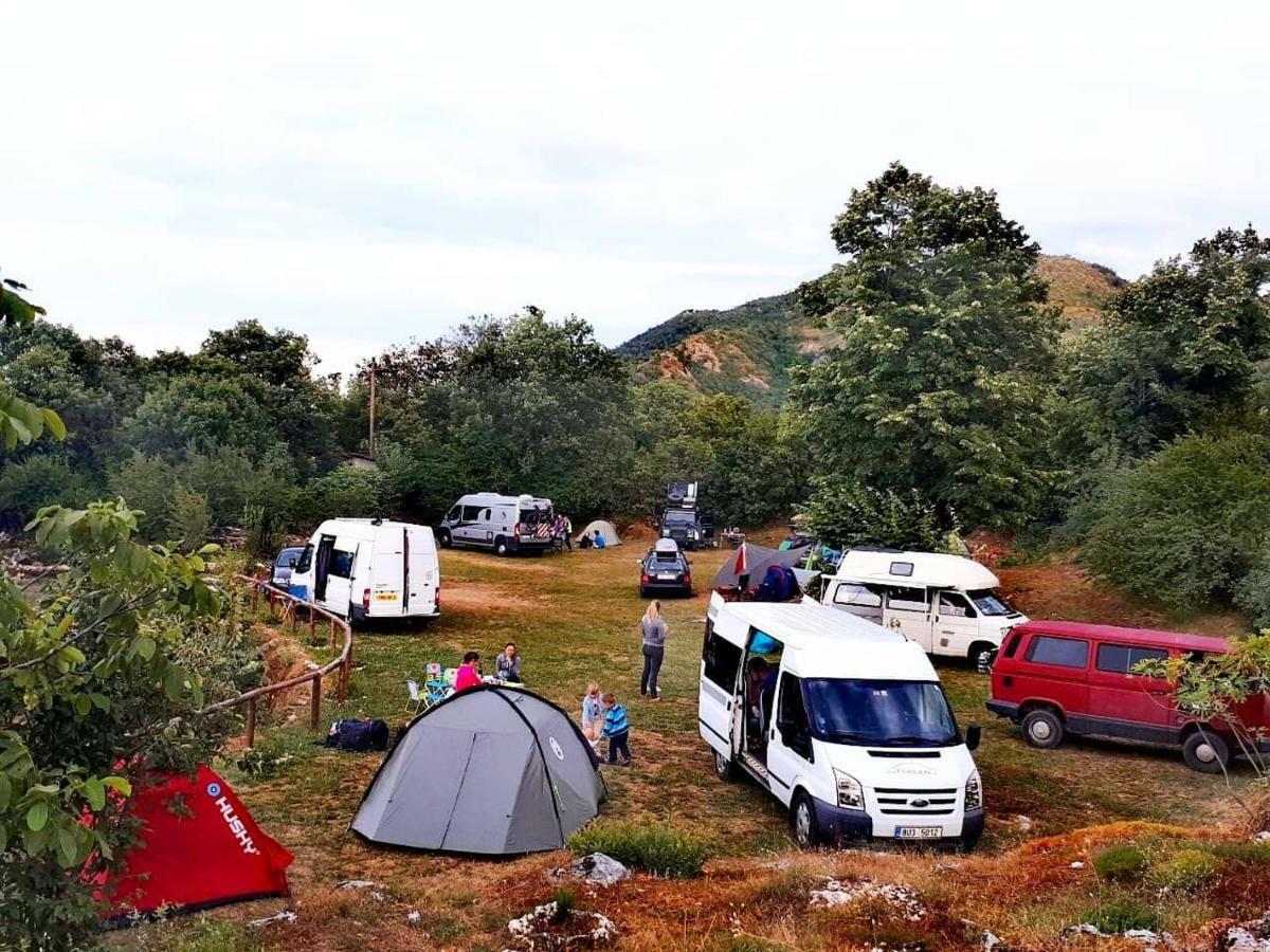Camp Oaza,Lipa Hotel Cetinje Exterior foto